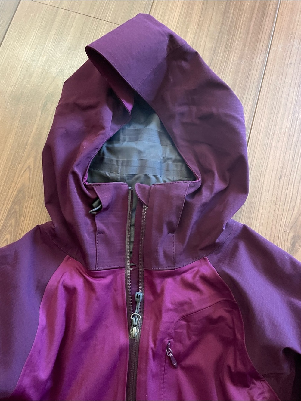 REI Two-Tone Plum Hooded Jacket - Water Resistant Outdoor Shell, Women’s M - Picture 5 of 10